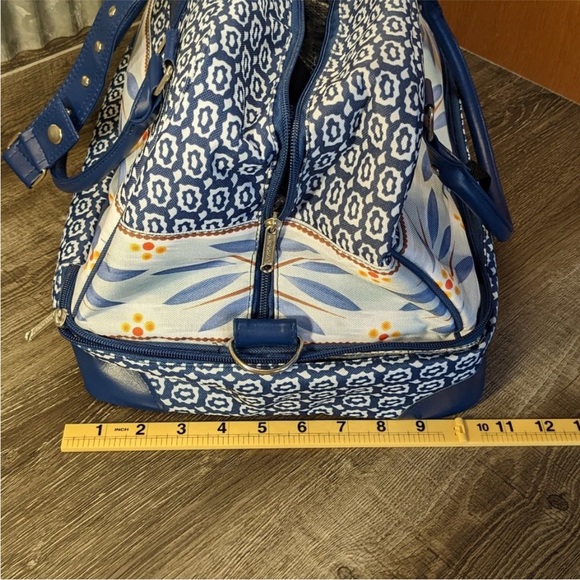 Temp-Tations Old World Insulated Hot/Cold Food Tote w/Bonus Apron - Picture 9 of 10